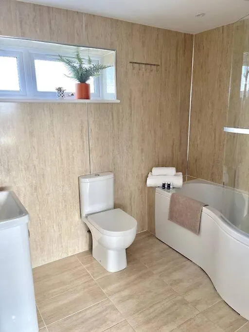 Lighthouse Cottage With Hottub Aberdeen